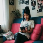 Mengapa Generasi Baru Memilih Tren daripada Tradisi?